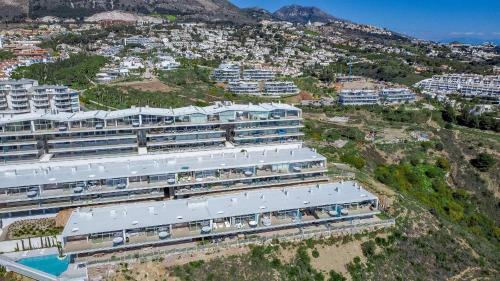Hig- Modern Apartment Stunning Views, Next To Beach