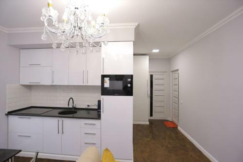Luxury 2 Bedrooms Apartment Walking Distance From Gur-emir