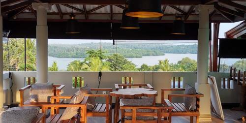 Radin Pearl Hotel & Beach Club