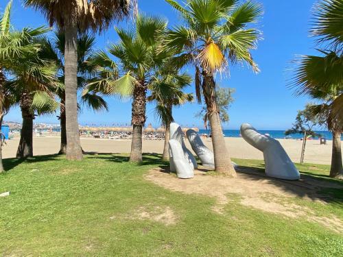 Modern 1 Bedroom Seaside Apartment With Pool