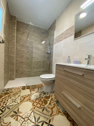 Modern 1 Bedroom Seaside Apartment With Pool