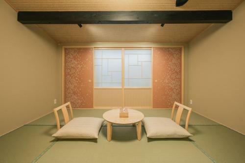 ? ?? Izumi Higashiyama