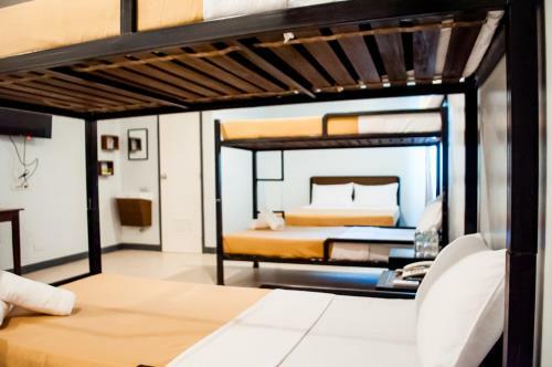Bed & Breakfast Seasons Hotel Sablayan