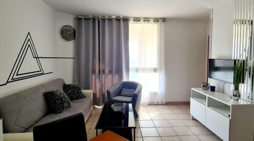 Go To Apartments In Leonardo