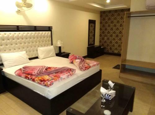 Hotel Civic - Gujranwala
