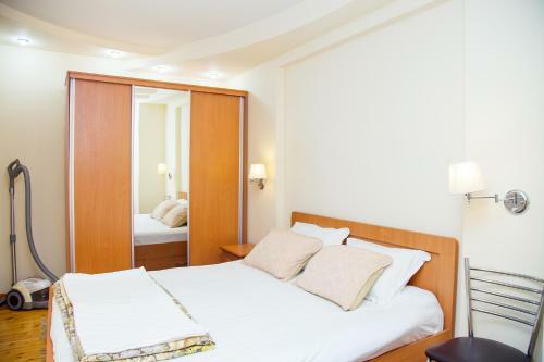 Cozy And Comfortable Apartment Near Bobur Park