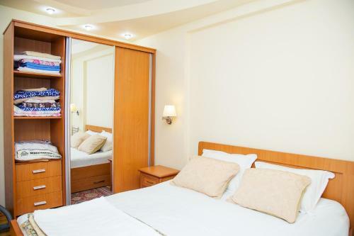 Cozy And Comfortable Apartment Near Bobur Park
