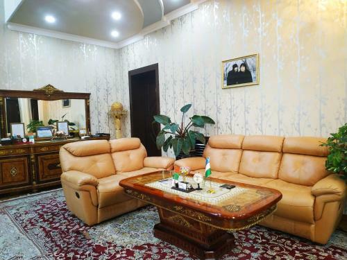 Hostal Happy House Hotel