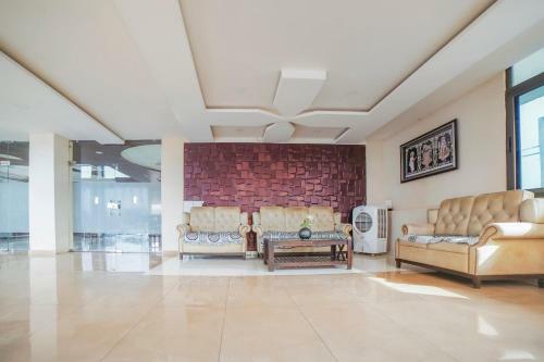 Townhouse Oak Hotel Gaurav Pride