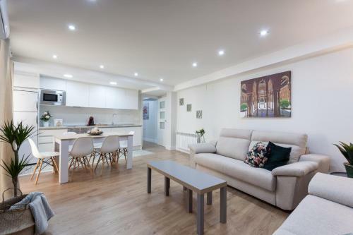 Apartamentos Reina Isabel