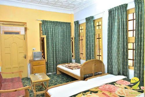Rose Palace Hotel Fizaghat