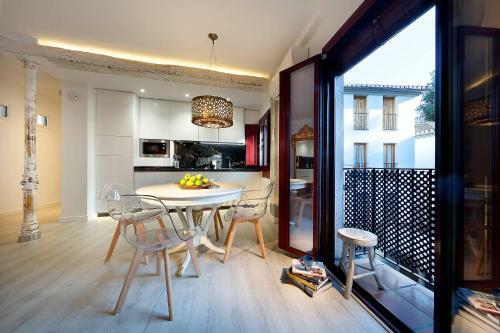 Art Chapiz Apartments