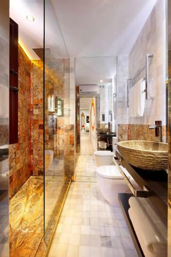 Art Chapiz Apartments