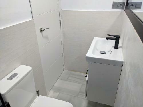 Apartamento Salobre�a - Primera L�nea de Playa Junto Al Paseo Mar�timo