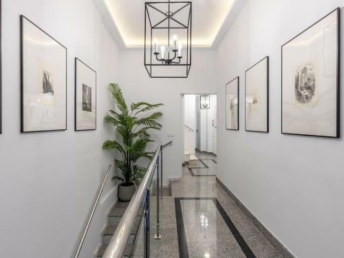 Central Stylish And Elegant 1 & 2 Br Apartments I