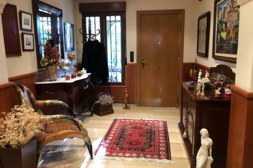 Casa Con Jard�n Granada, F�cil Aparcamiento Calle