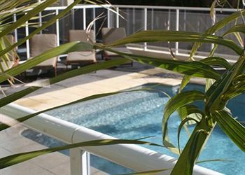 Aparthotel Quality Suites Pioneer Sands