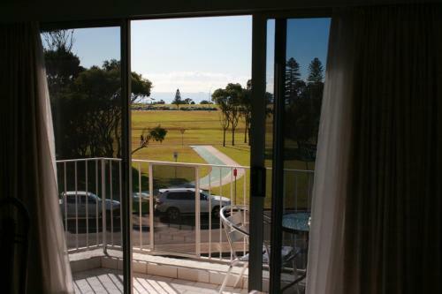 Beach Park Motor Inn