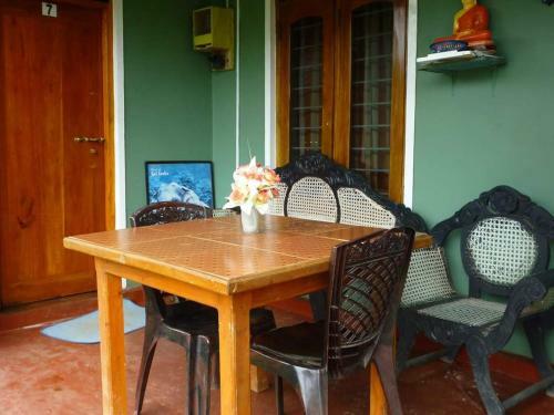 Hostal Whiteflowerhomestayella
