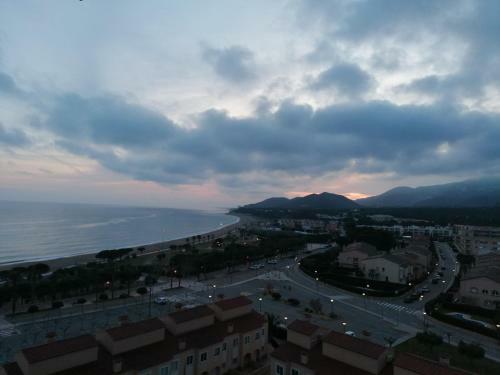 Apartamento Con Terraza, Vistas Playa Y Monta�a