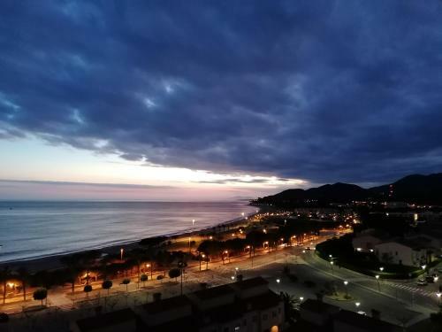 Apartamento Con Terraza, Vistas Playa Y Monta�a