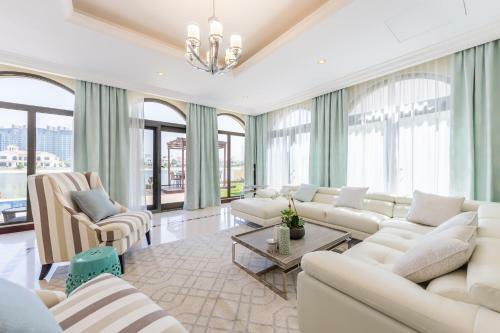 Charming 6br Villa With Private Pool On Palm Jumeirah