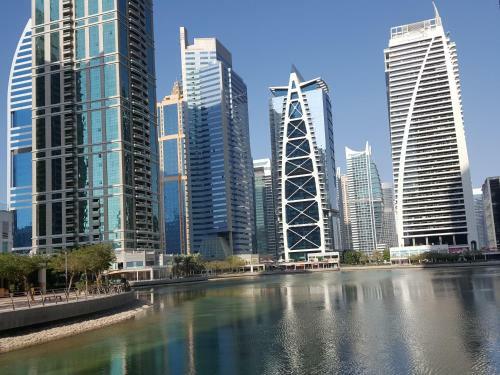 Apartamento Beautiful 2bed 2baclcony In Jlt, Dubai