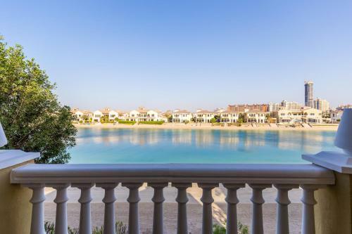 Chic 5br Villa With Private Pool On Palm Jumeirah