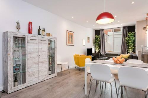 Apartamento 3 Bdr & Terrace, Close To Subway