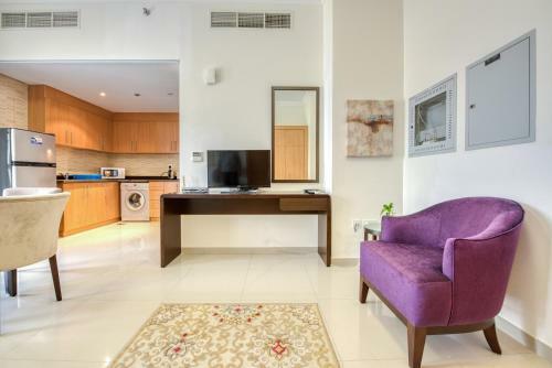Studio Apartment In Lincoln Park A By Deluxe Holiday Homes
