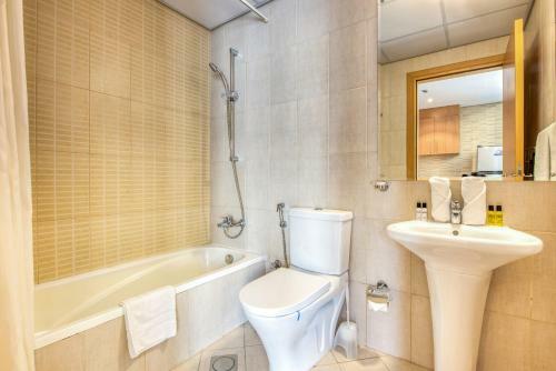 Studio Apartment In Lincoln Park A By Deluxe Holiday Homes