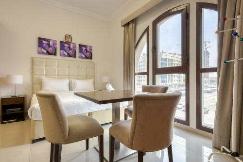 Studio Apartment In Lincoln Park A By Deluxe Holiday Homes