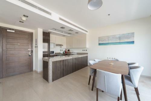 Modern Duplex Loft Apartment, 1 Bedroom, Bay Square