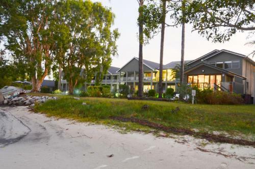 Moby Dick Waterfront Motel