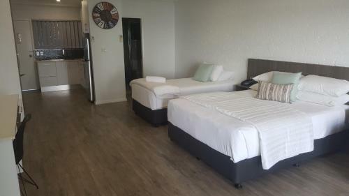 Moby Dick Waterfront Motel