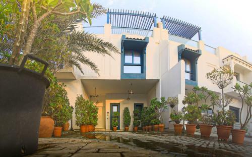 Exquisite Palm Villa With Private Beach, Palma Residences