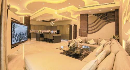 Exquisite Palm Villa With Private Beach, Palma Residences