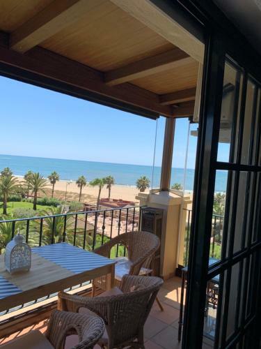 Apartamento Mirando Al Mar. Primera Linea De Playa