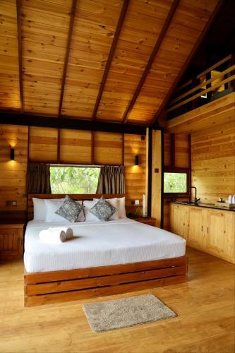Hotel Riverbank Resort Gampola