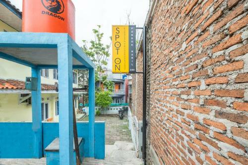 Hotel Spot On 2384 Pondok Nabil