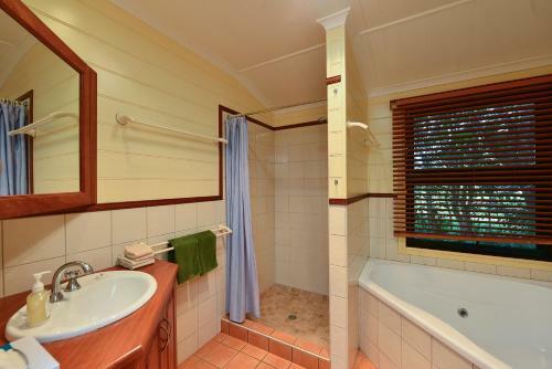 Bushland Cottages And Lodge
