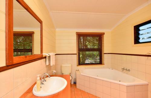 Bushland Cottages And Lodge