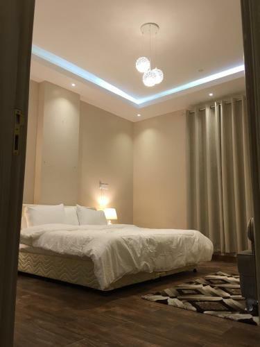 Two Bedroom Luxury Apartment Al-khoud