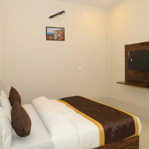 Moody Moon Hotel And Restaurant
