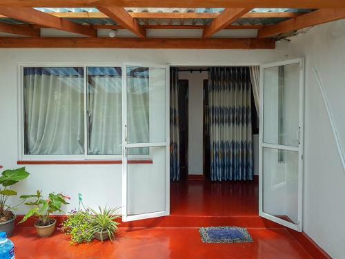 Hikkaduwa Backyard Beach Homestay