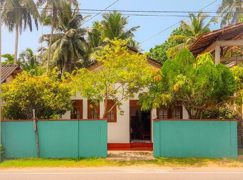 Hikkaduwa Backyard Beach Homestay