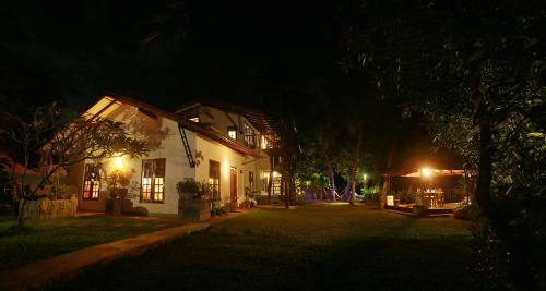 Bed & Breakfast Royal Mangroves Villa