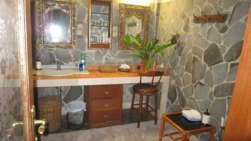 Bed & Breakfast Metina's Tropical Villa