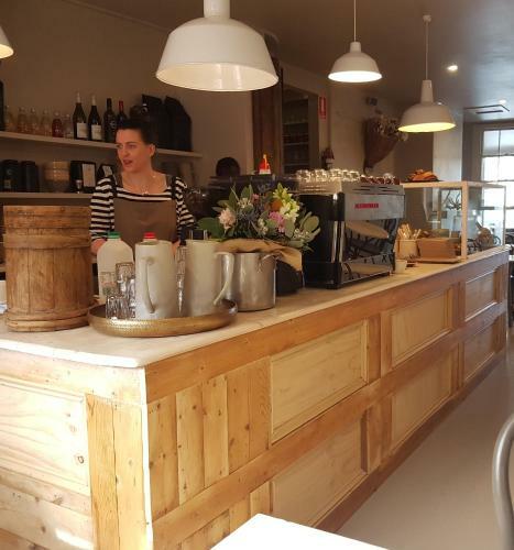 Bed & Breakfast Apple Annies Bakery, Cafe And Accommodation