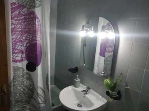 Apartamento Cosy Flat For Comfy Stay - Gib Rock View 3